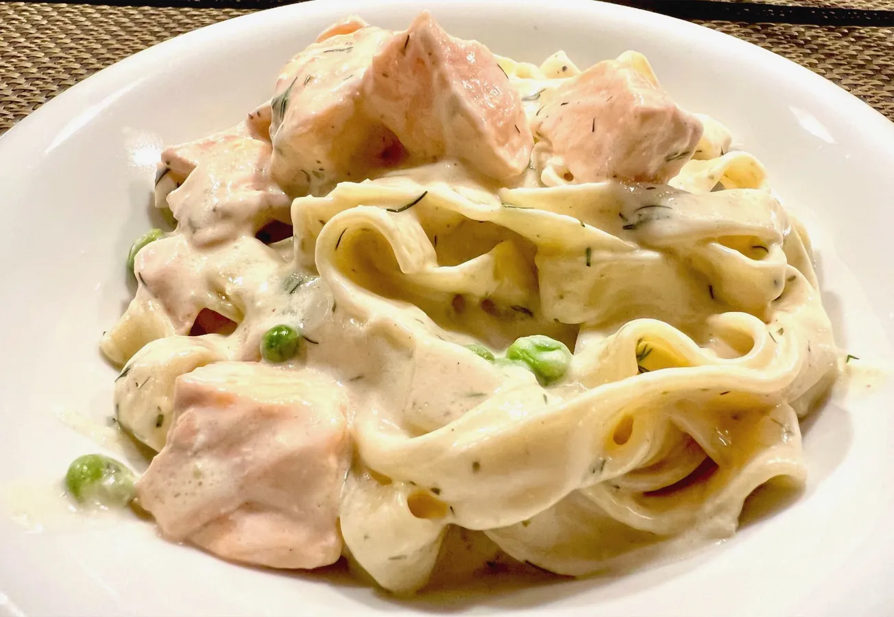 Bandnudeln mit Lachs in Bressot‑Sahne: cremig, ausgewogen & schnell