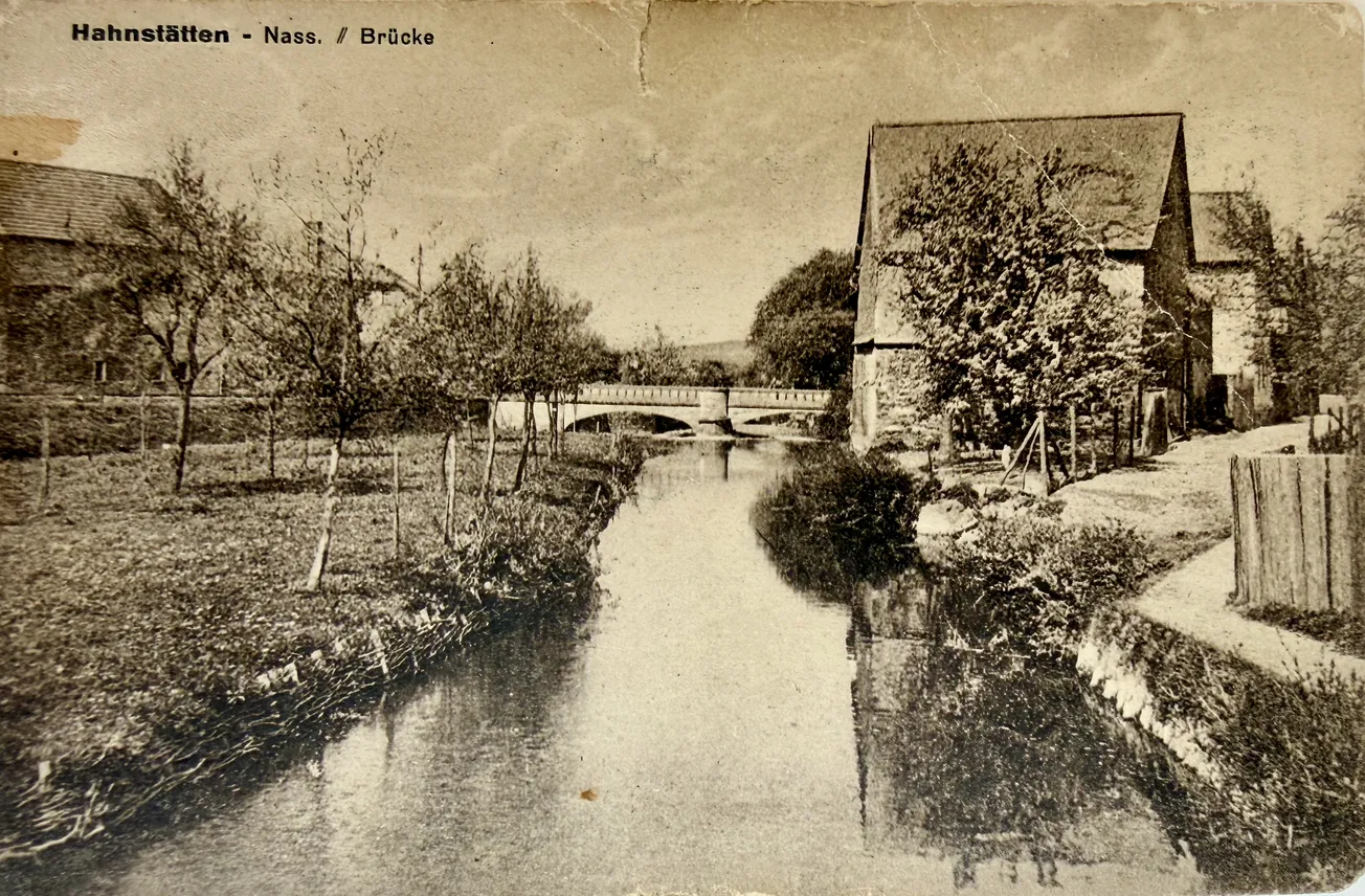 Blick von der heutigen Brücke in der Jahnstr. auf die Brückenstraße
