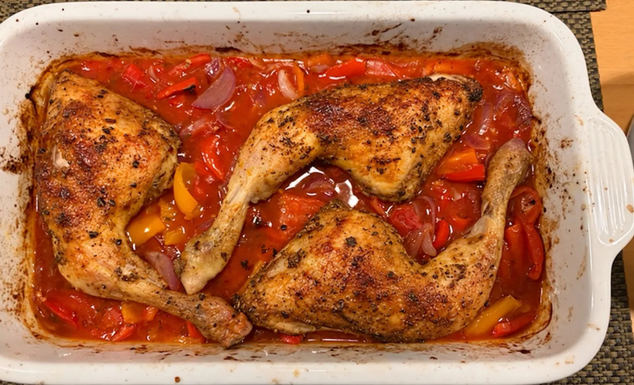 Hähnchenschenkel auf Paprikagemüse